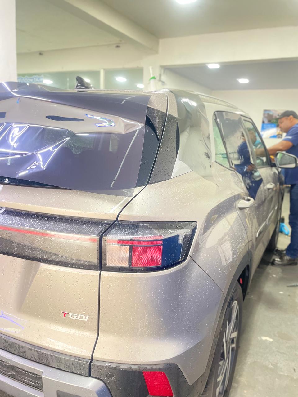 Aplicação de película automotiva
